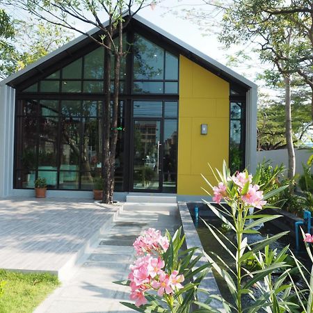 Warila Hotel Samut Prakan Exterior foto